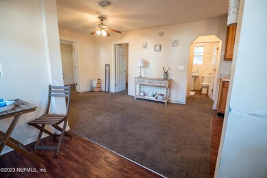 747 N Thompson St-23