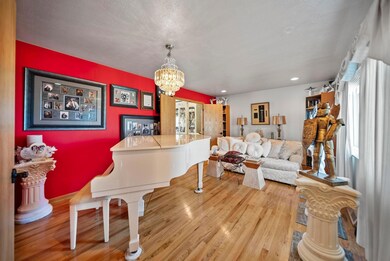 5873 Effingham Rd, Columbus, OH 43213 - photo 7