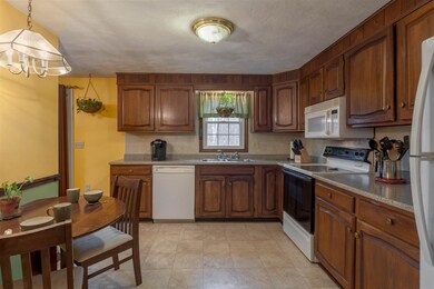 18 Wedgewood Dr, Londonderry, NH 03053 - photo 5