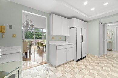 79 Florence St unit 205S, Chestnut Hill, MA 02467 - photo 3