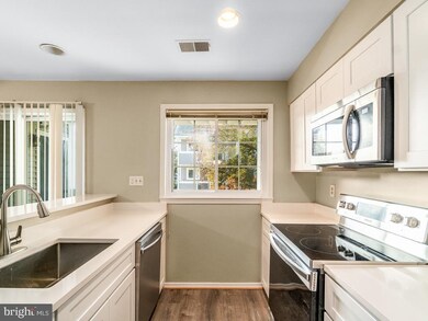 12905B Lee Jackson Memorial Hwy unit B, Fairfax, VA 22033 - photo 5