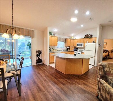 17375 SE 70th Royal Pine Ct, The Villages, FL 32162 - photo 5