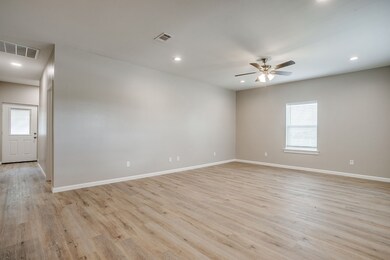 133 Winners Cir unit 302, Weatherford, TX 76088 - photo 6