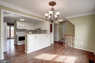 9637 Lindenbrook St, Fairfax, VA 22031 - photo 3