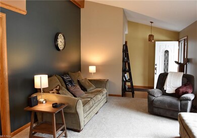 4584 Azalea Ln, North Olmsted, OH 44070 - photo 4