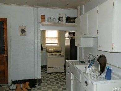 335 E Howe St, Allentown, PA 18109 - photo 4