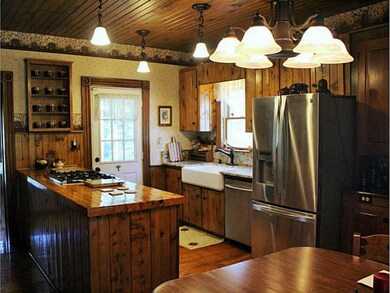 Kitchen. Best of both worlds - this kitchen combin