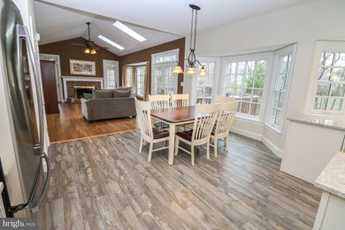 6851 Smithfield Ct, Centreville, VA 20120 - photo 5