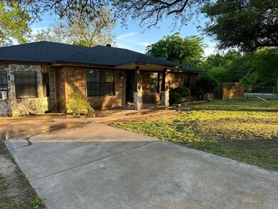 211 W Merritt Ave, Ennis, TX 75119 - photo 7