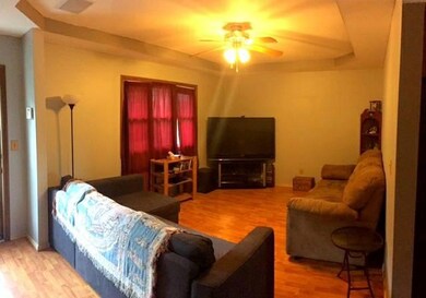 living 1030 Pine Tree Ln, Nixa