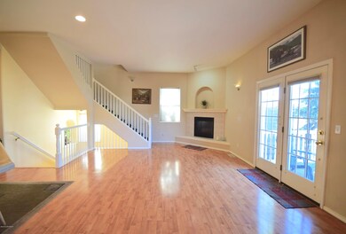 Family Room w/fireplace