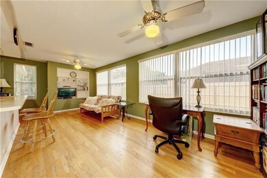 Cheerful family/bonus room! Large open windows! Fe
