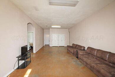 521 Ash Ave, Dalhart, TX 79022 - photo 3
