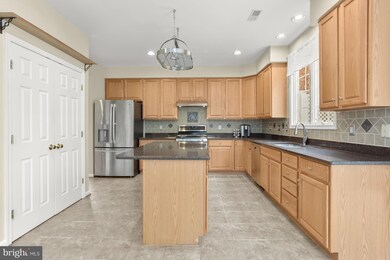 8629 Vintage Earth Path, Laurel, MD 20723 - photo 3