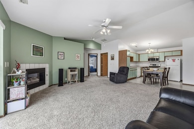 72 Miller Ave SW unit 8, Cedar Rapids, IA 52404 - photo 4