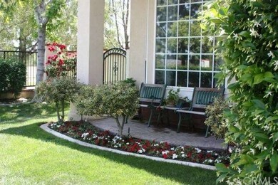  Beautiful Front Window and Plants Welcoming you H