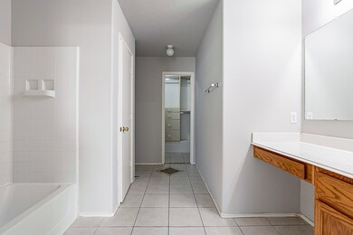 10214 Chickfield Ct, Houston, TX 77075 - photo 6