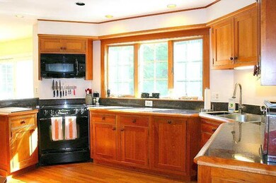 259 Bayview St, Yarmouth, ME 04096 - photo 4