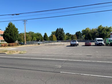 880 S Front St, Central Point, OR 97502 - photo 3