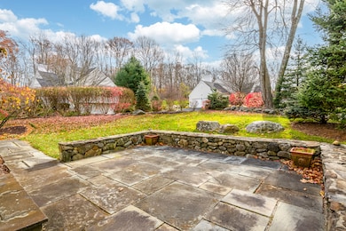 13 Caveson Ct, Middlebury, CT 06762 - photo 3