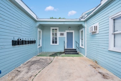 121 Howard St unit 2, San Antonio, TX 78212 - photo 2