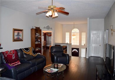 LIVING ROOM AREA
