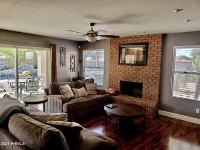 914 N Swallow Ln, Gilbert, AZ 85234 - photo 3