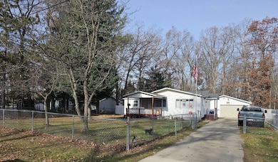 6361 Robin Dr, Harrison, MI 48625 - photo 2