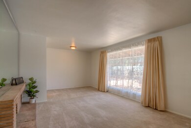 12 Living Room photo d