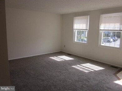 8615 Spring Creek Ct, Springfield, VA 22153 - photo 5