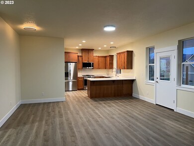 152 Elkton St, Sutherlin, OR 97479 - photo 3