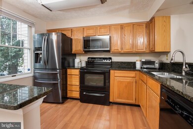 19104 Willow Spring Dr, Germantown, MD 20874 - photo 4