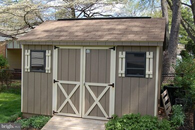 14215 Chadwick Ln, Rockville, MD 20853 - photo 7