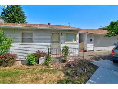 303 W 20th St, the Dalles, OR 97058 - photo 3