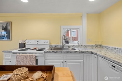 1320 N Oak Harbor St unit 107, Oak Harbor, WA 98277 - photo 3