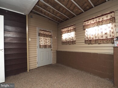 28 E 2nd St, Lehighton, PA 18235 - photo 3