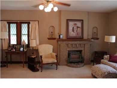 Gas fireplace works! Arched niches on either side 