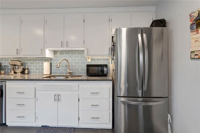 527 Metacom Ave, Warren, RI 02885 - photo 5