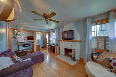 1315 Hinkley Ave NW, Cedar Rapids, IA 52405 - photo 2