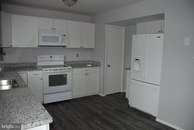 7523 Braemar Ct, Sykesville, MD 21784 - photo 2