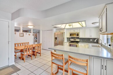 EAT-IN KITCHEN