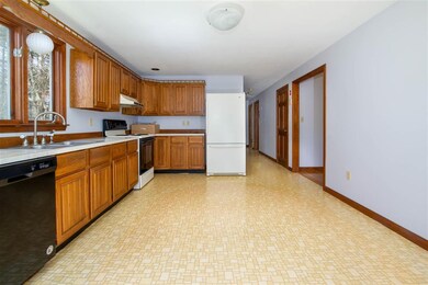 2 Mastin Dr, Newmarket, NH 03857 - photo 4