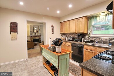 1520 Heather Place, Pottstown, PA 19464 - photo 2