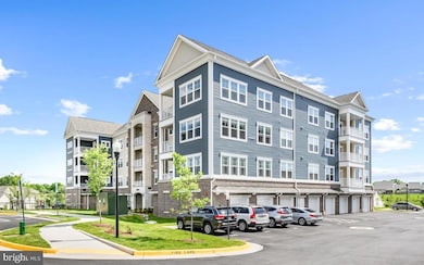 21894 Hawksbill High Cir unit 201, Sterling, VA 20164 - photo 2