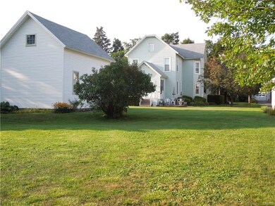 Exterior Back large lot with plently of space for 