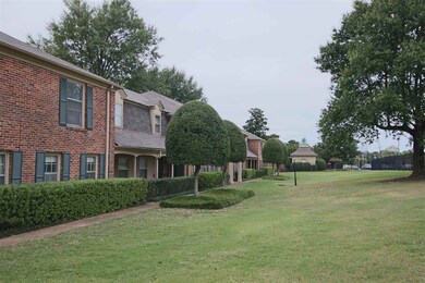 This beautiful and very well maintained common are