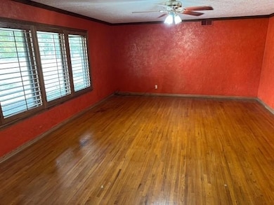 735 E 9th St, Cushing, OK 74023 - photo 2