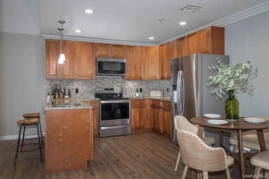 408 Pine Creek Ave unit N404, Holbrook, NY 11741 - photo 2