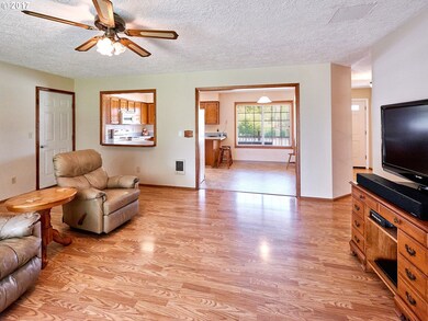 3651 7th St, Hubbard, OR 97032 - photo 4