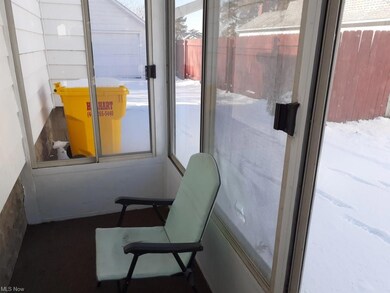 Sunroom on the side of house